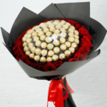 Bouquet made with of red roses and ferrero rocher chocolate.